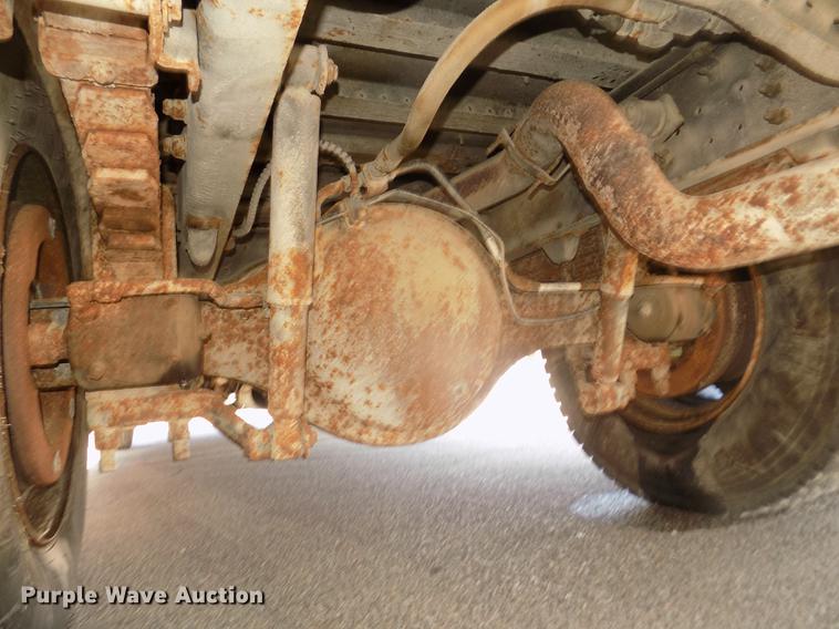 image for item DD2768 1996 Ford B800 Thomas school bus