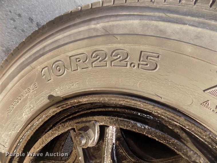 image for item DD2768 1996 Ford B800 Thomas school bus