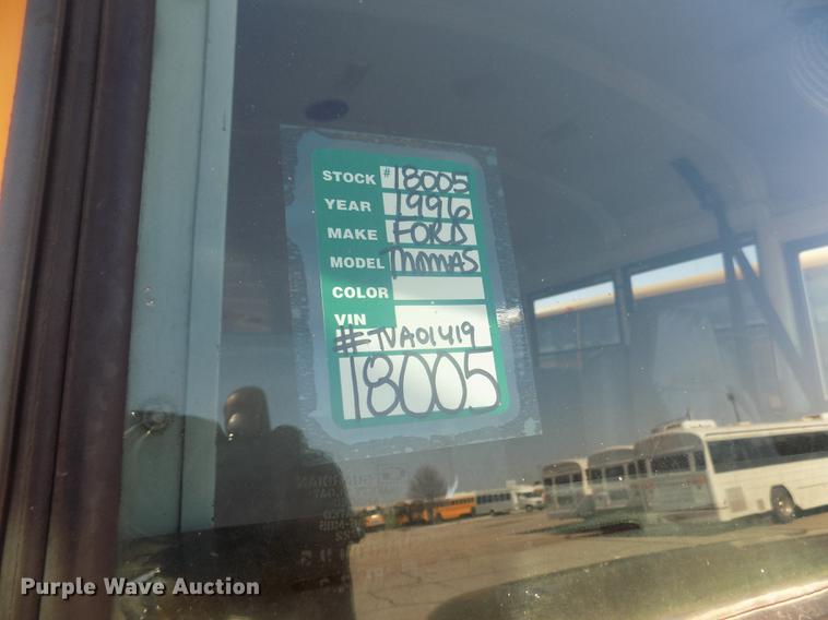 image for item DD2768 1996 Ford B800 Thomas school bus