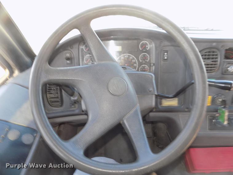 image for item DD2769 2007 Freightliner Thomas Saf-T-Liner C-2 310TS school bus