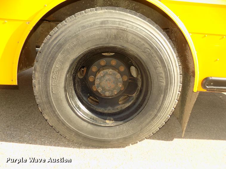 image for item DD2769 2007 Freightliner Thomas Saf-T-Liner C-2 310TS school bus