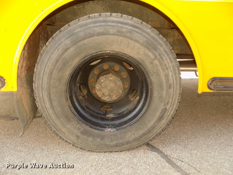 image for item DD2769 2007 Freightliner Thomas Saf-T-Liner C-2 310TS school bus