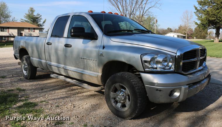 image for item DD4197 2006 Dodge Ram 2500 Quad Cab pickup truck