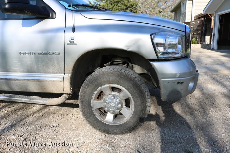 image for item DD4197 2006 Dodge Ram 2500 Quad Cab pickup truck