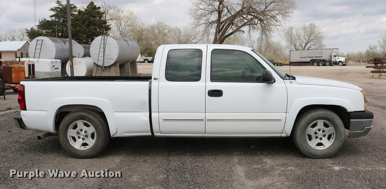 image for item DD4199 2005 Chevrolet Silverado 1500 Ext. Cab pickup truck