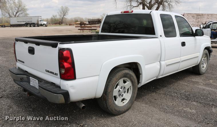 image for item DD4199 2005 Chevrolet Silverado 1500 Ext. Cab pickup truck