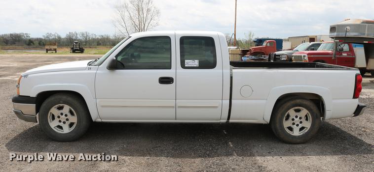 image for item DD4199 2005 Chevrolet Silverado 1500 Ext. Cab pickup truck