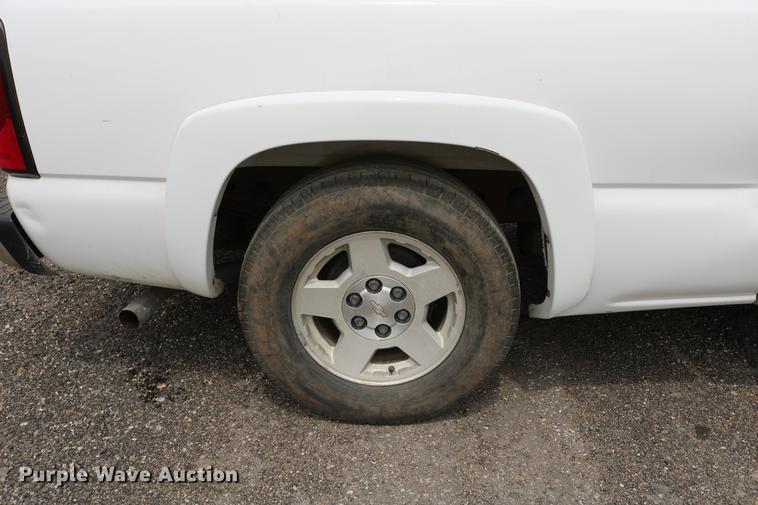 image for item DD4199 2005 Chevrolet Silverado 1500 Ext. Cab pickup truck