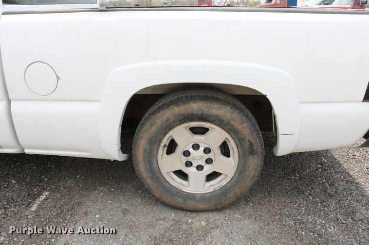 image for item DD4199 2005 Chevrolet Silverado 1500 Ext. Cab pickup truck