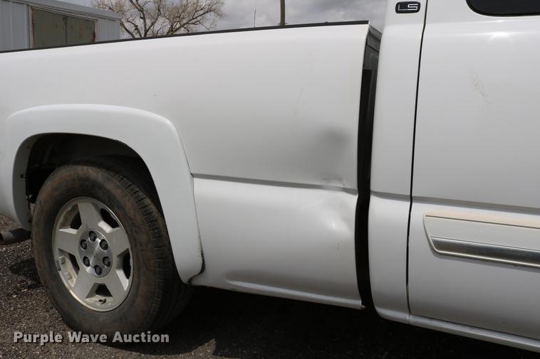 image for item DD4199 2005 Chevrolet Silverado 1500 Ext. Cab pickup truck