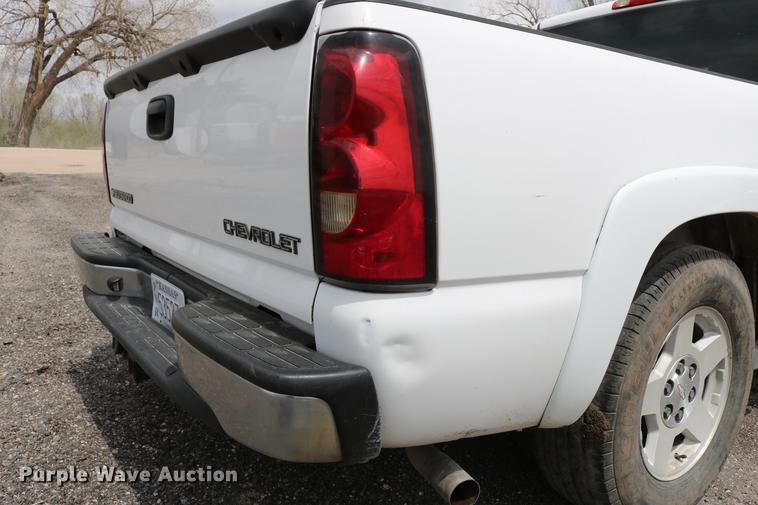 image for item DD4199 2005 Chevrolet Silverado 1500 Ext. Cab pickup truck