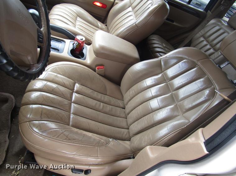 image for item DD7446 2000 Jeep Grand Cherokee SUV