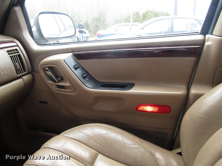 image for item DD7446 2000 Jeep Grand Cherokee SUV