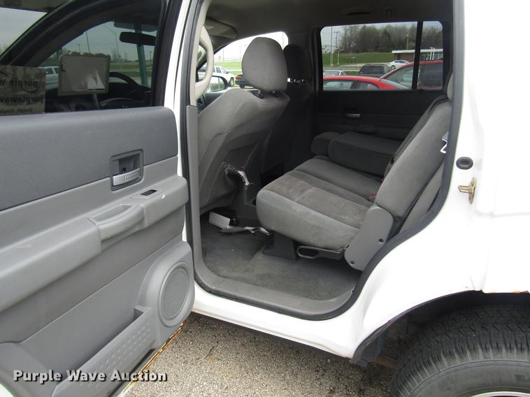 image for item DD7448 2004 Dodge Durango SLT SUV