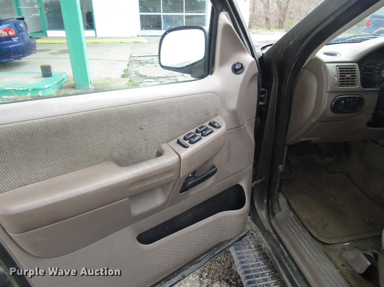 image for item DD7450 2002 Ford Explorer SUV