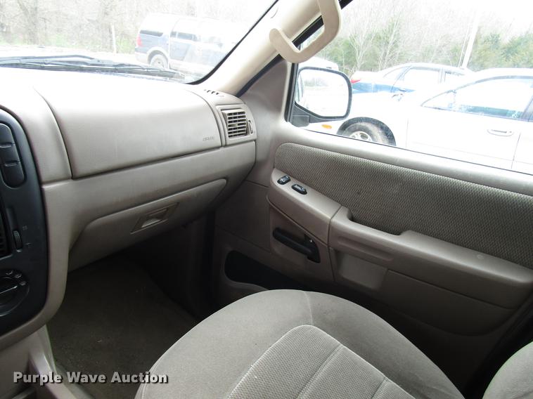 image for item DD7450 2002 Ford Explorer SUV