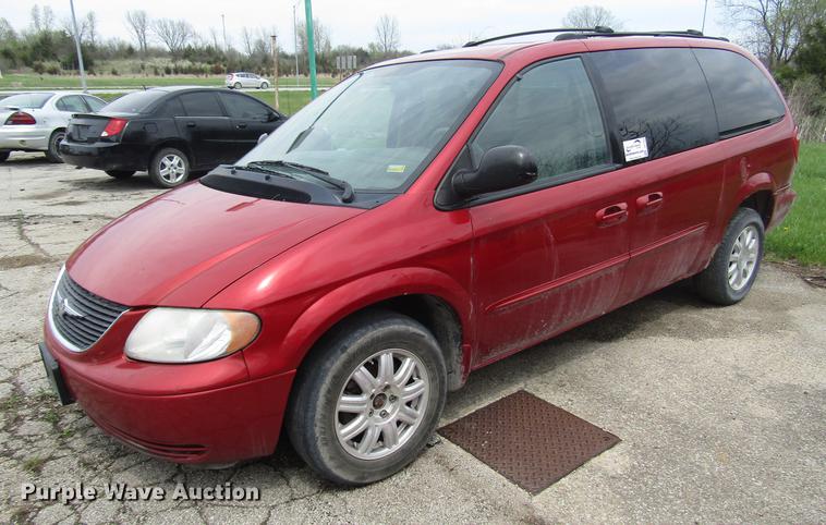 image for item DD7453 2003 Chrysler Town & Country van