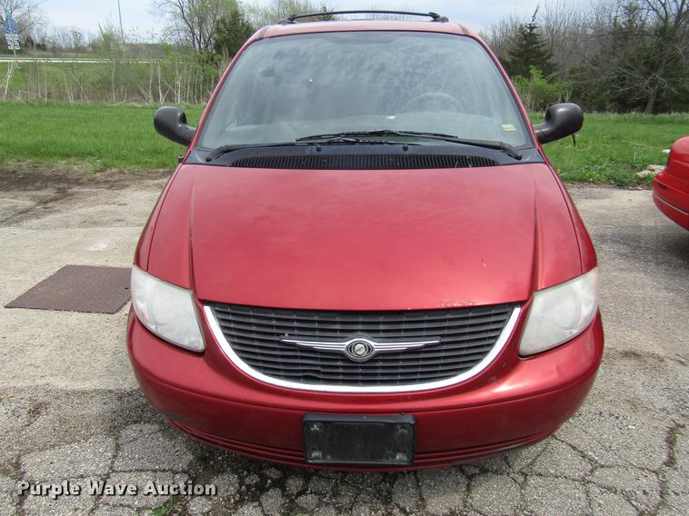 image for item DD7453 2003 Chrysler Town & Country van
