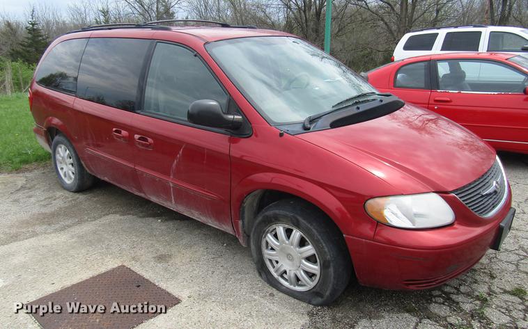 image for item DD7453 2003 Chrysler Town & Country van