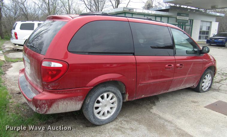 image for item DD7453 2003 Chrysler Town & Country van