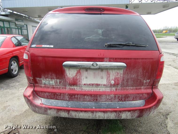image for item DD7453 2003 Chrysler Town & Country van