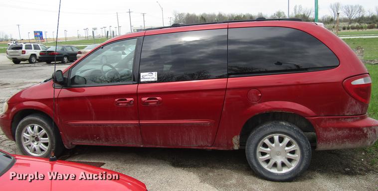 image for item DD7453 2003 Chrysler Town & Country van