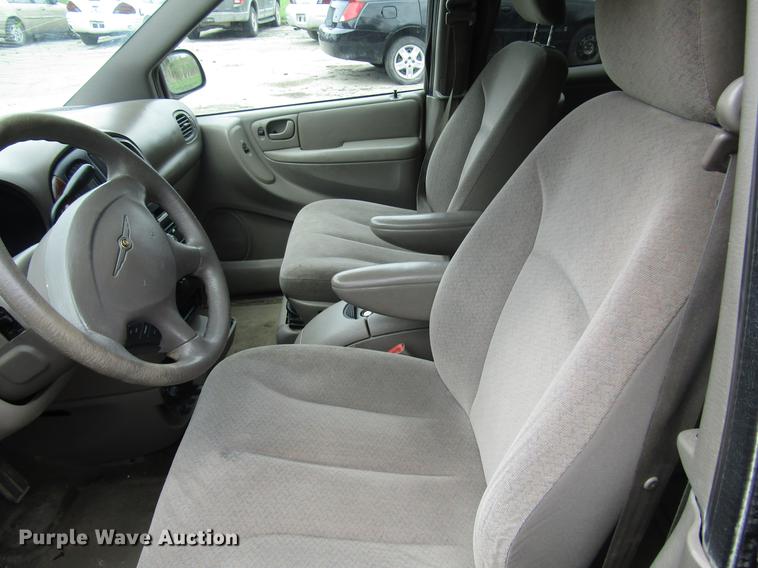 image for item DD7453 2003 Chrysler Town & Country van
