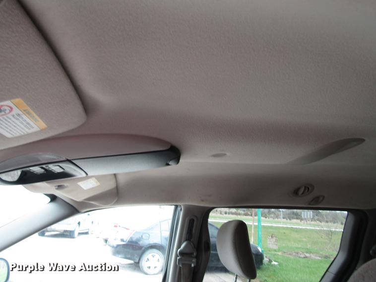 image for item DD7453 2003 Chrysler Town & Country van