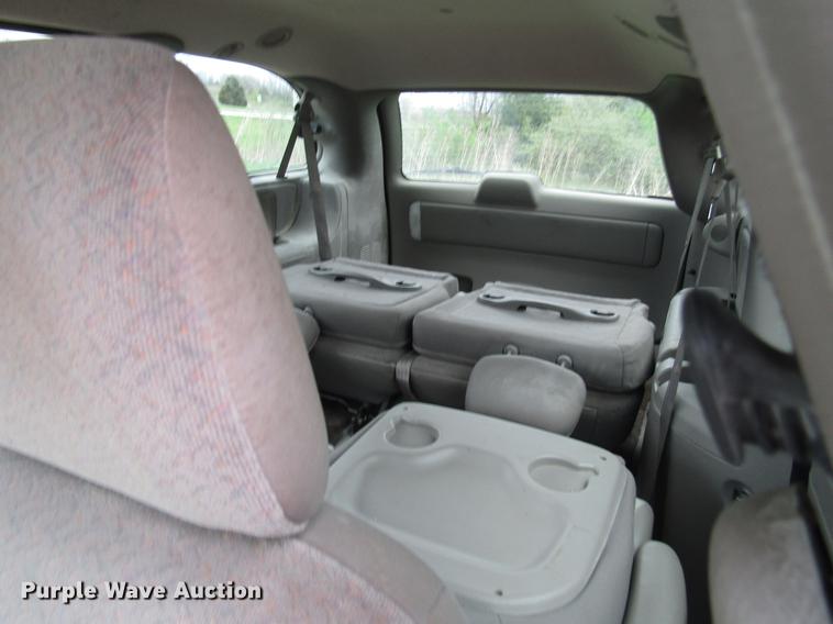 image for item DD7453 2003 Chrysler Town & Country van