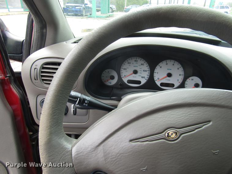 image for item DD7453 2003 Chrysler Town & Country van