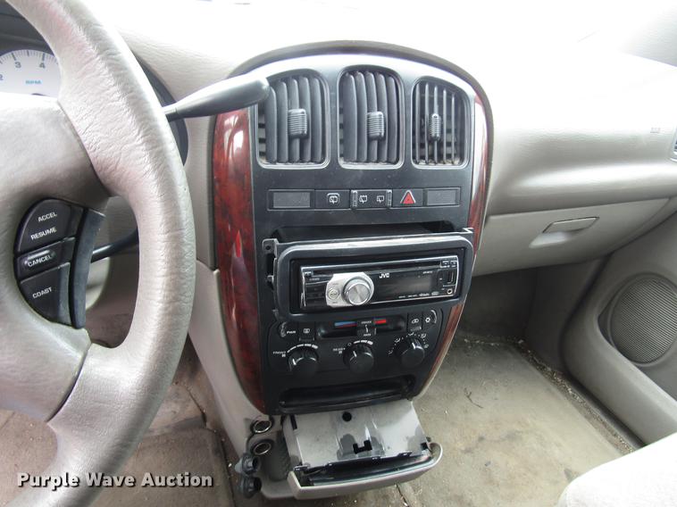 image for item DD7453 2003 Chrysler Town & Country van