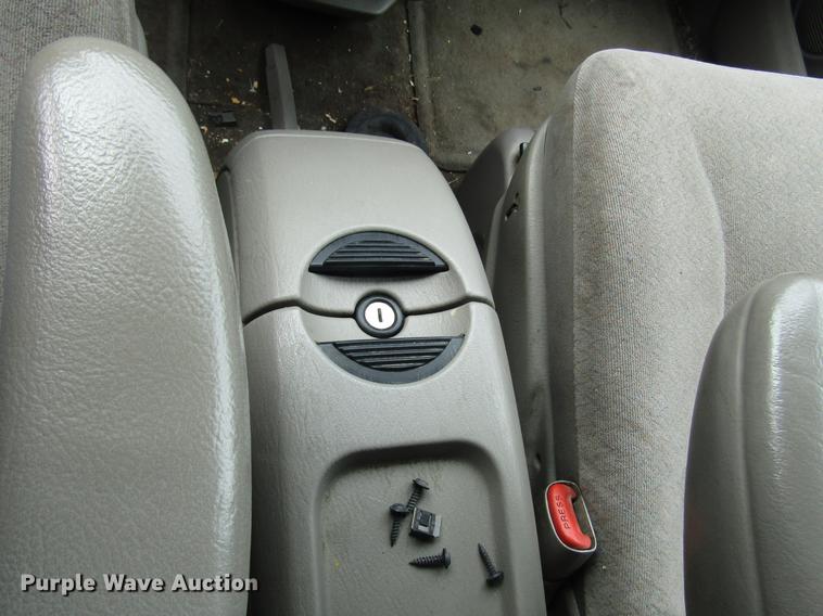 image for item DD7453 2003 Chrysler Town & Country van