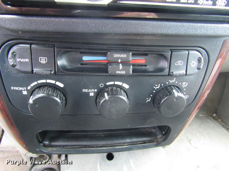 image for item DD7453 2003 Chrysler Town & Country van