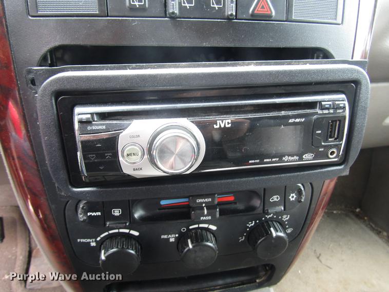 image for item DD7453 2003 Chrysler Town & Country van