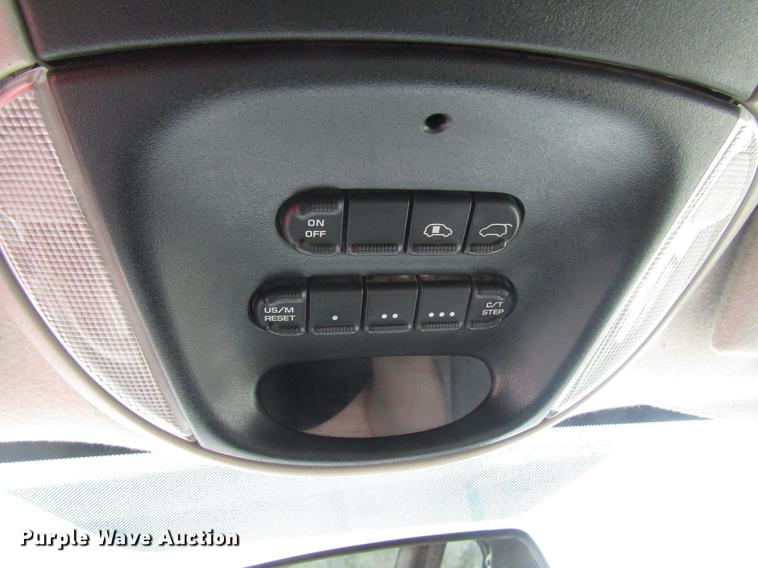image for item DD7453 2003 Chrysler Town & Country van