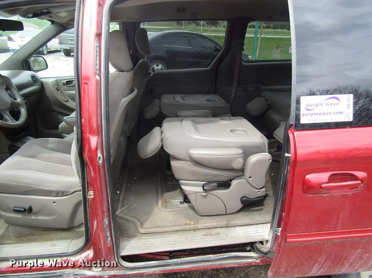 image for item DD7453 2003 Chrysler Town & Country van