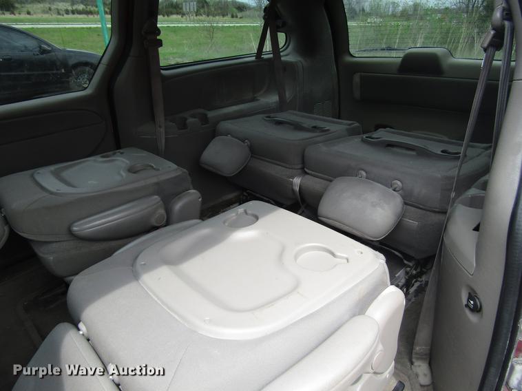 image for item DD7453 2003 Chrysler Town & Country van