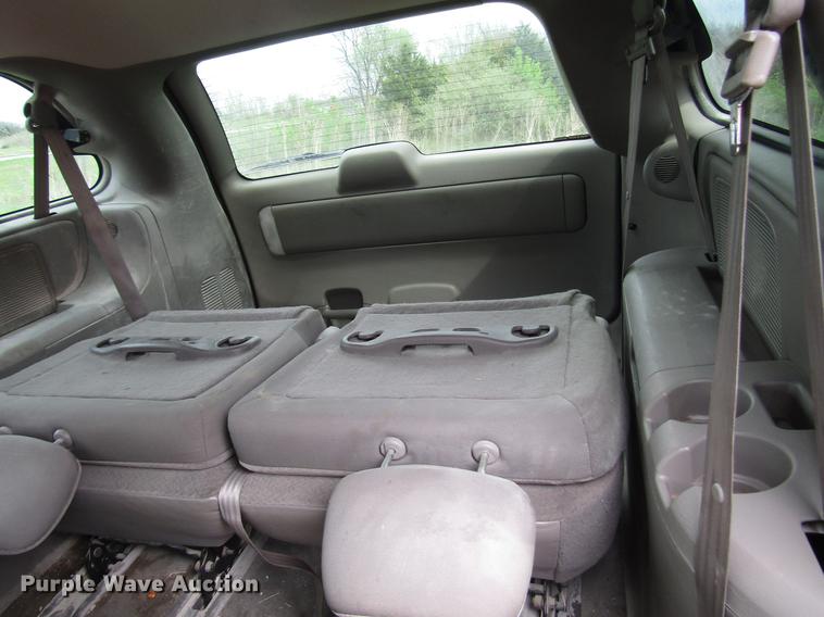 image for item DD7453 2003 Chrysler Town & Country van