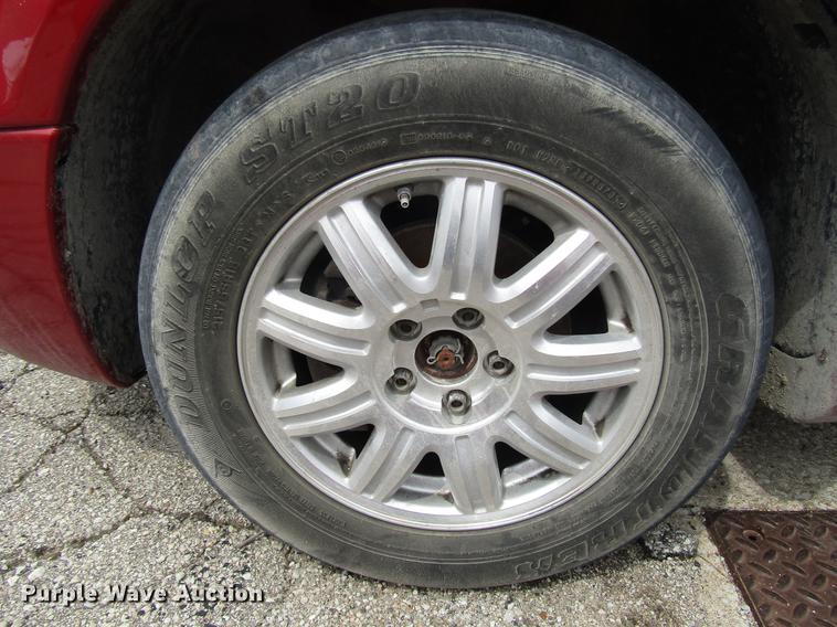 image for item DD7453 2003 Chrysler Town & Country van