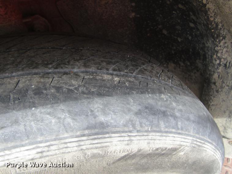 image for item DD7453 2003 Chrysler Town & Country van