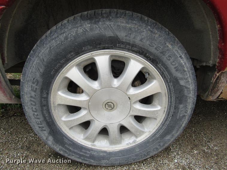 image for item DD7453 2003 Chrysler Town & Country van