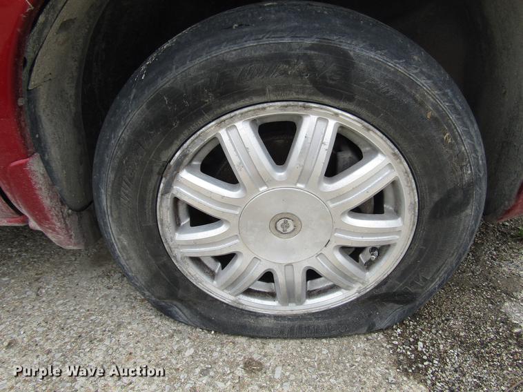 image for item DD7453 2003 Chrysler Town & Country van