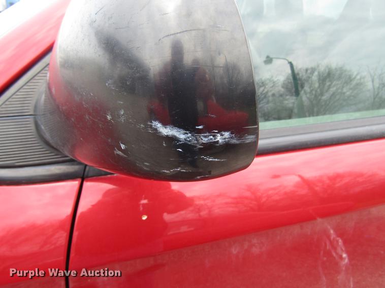 image for item DD7453 2003 Chrysler Town & Country van