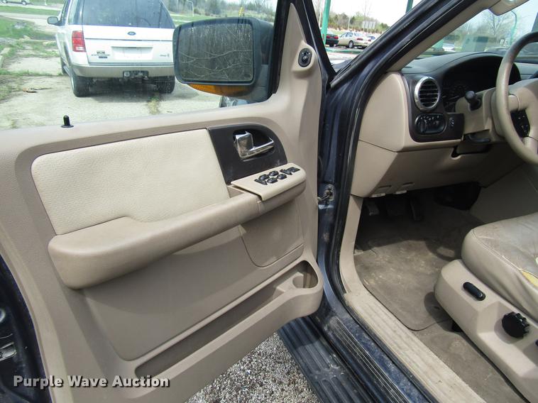 image for item DD7455 2003 Ford Expedition Eddie Bauer SUV