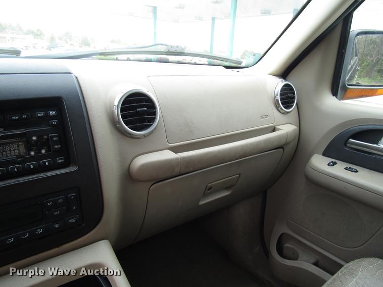 image for item DD7455 2003 Ford Expedition Eddie Bauer SUV