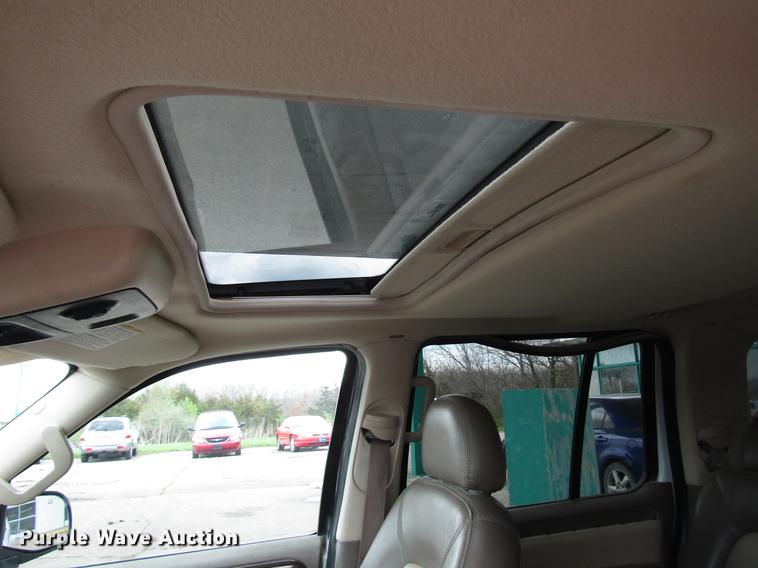 image for item DD7456 2003 Ford Explorer Eddie Bauer SUV