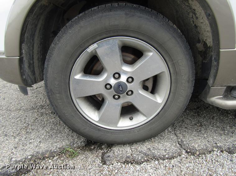 image for item DD7456 2003 Ford Explorer Eddie Bauer SUV