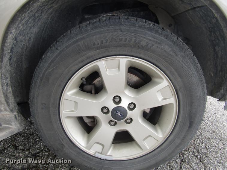 image for item DD7456 2003 Ford Explorer Eddie Bauer SUV