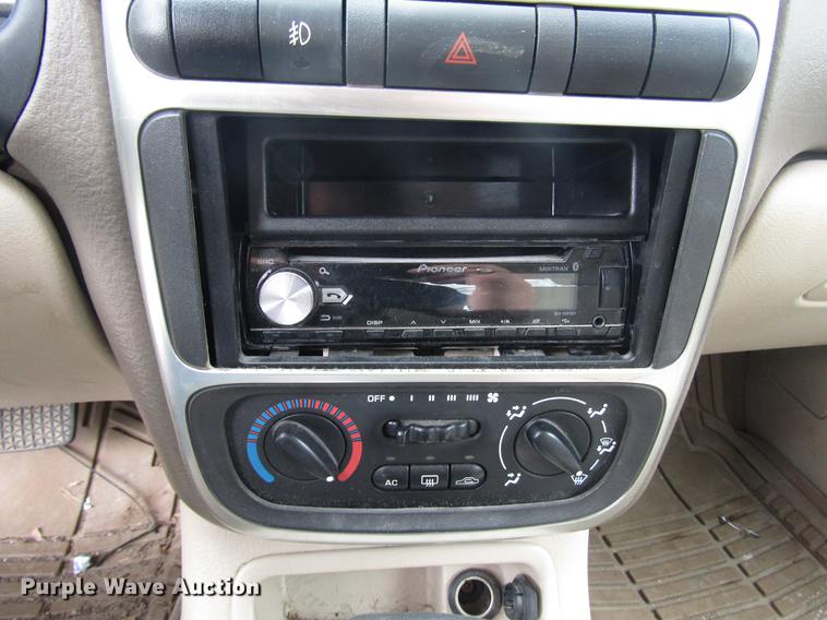 image for item DD7457 2003 Saturn L200