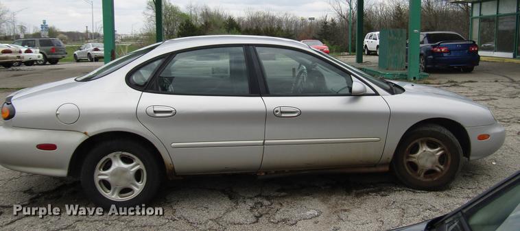 image for item DD7458 1997 Ford Taurus